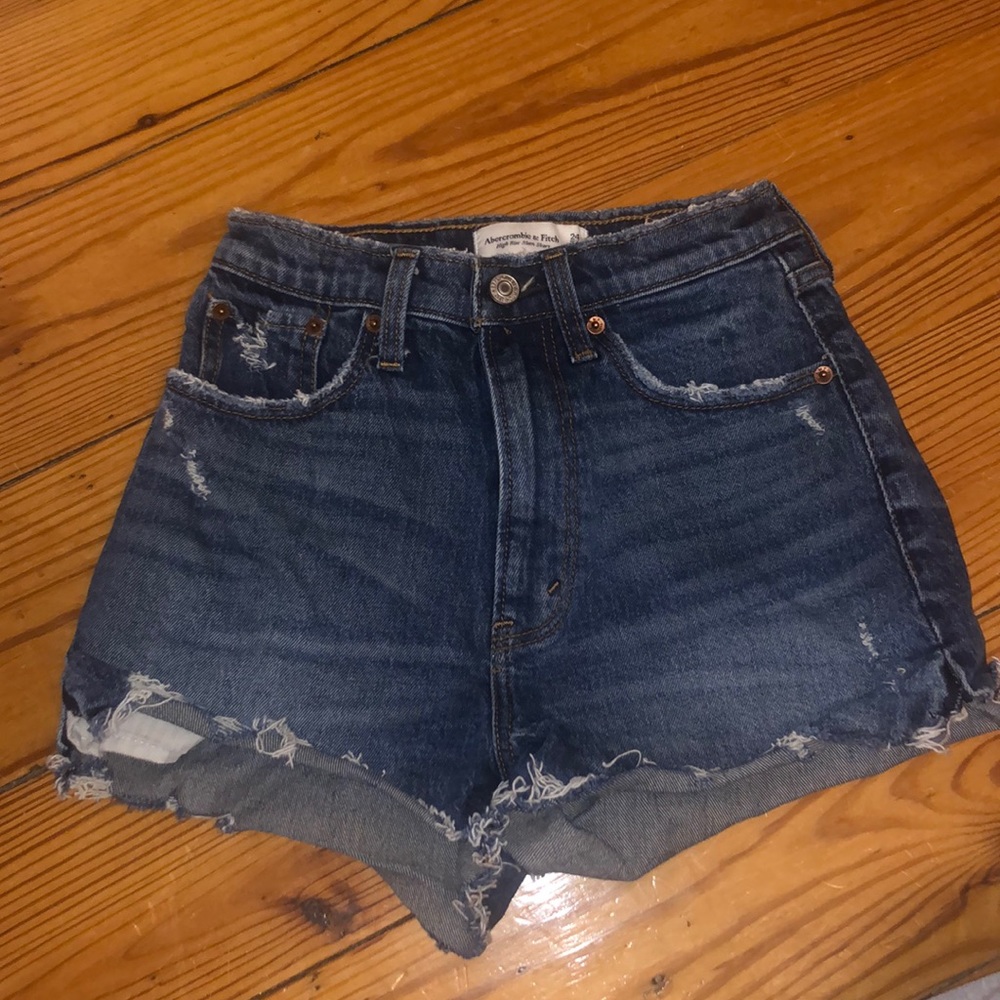 Abercrombie and Fitch high rise mom short